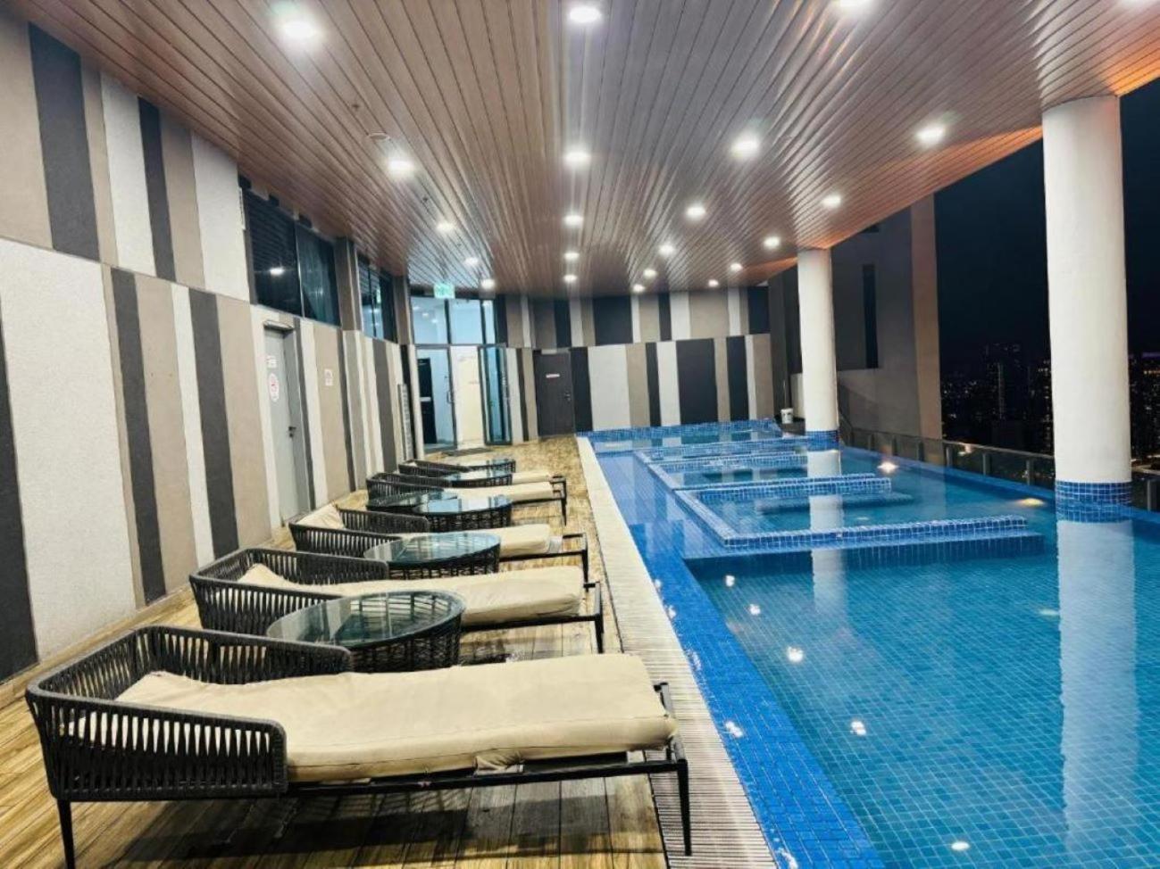 Апартаменты The Luxe Colony Klcc By Sky Pool Куала-Лумпур Экстерьер фото